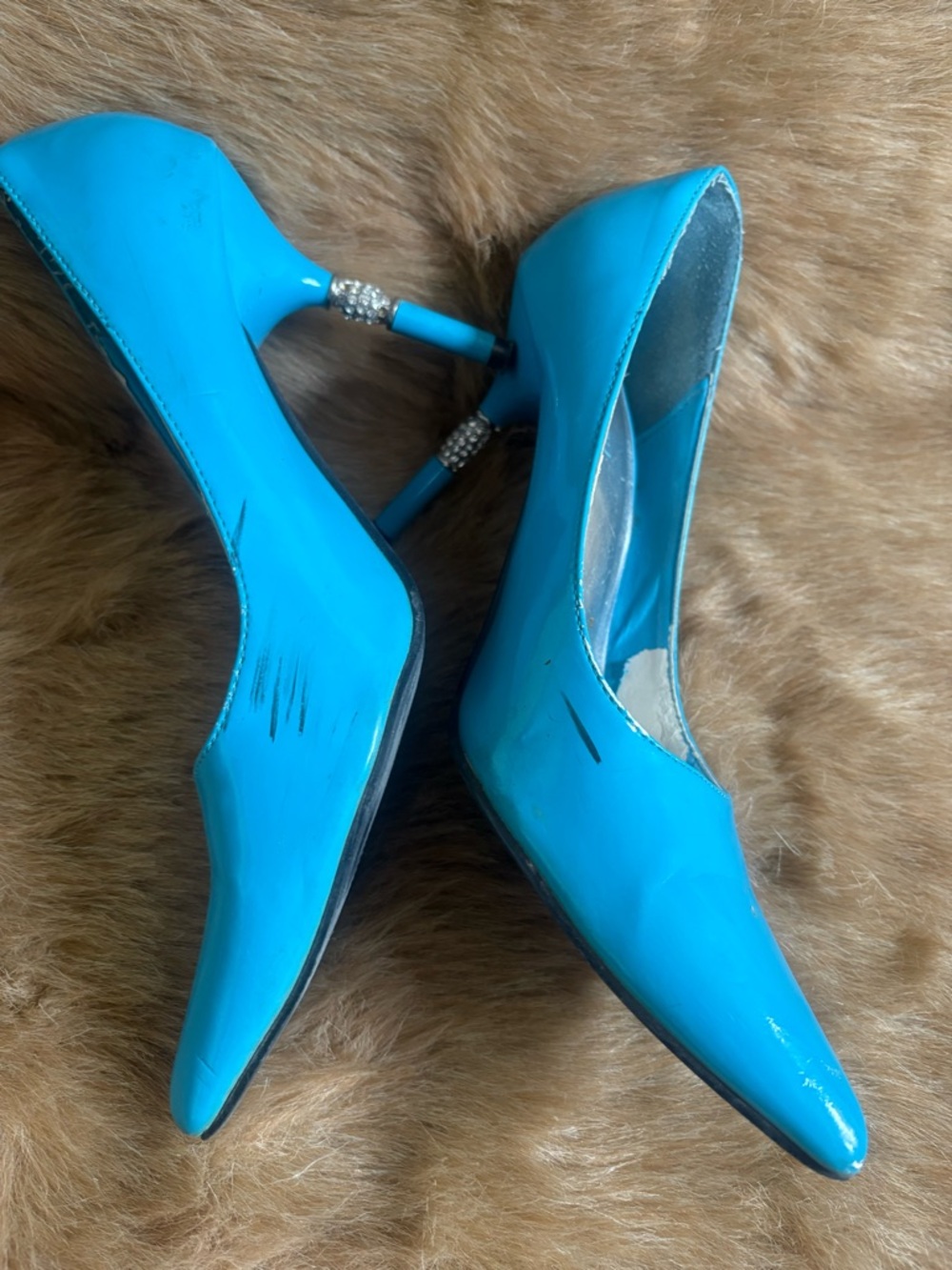 le chateau Bright Turquoise Patent Pointed-Toe Pumps - Picture 5 of 5